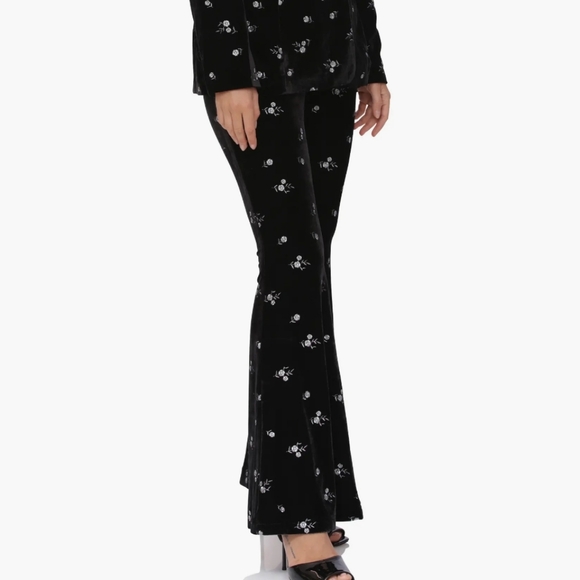 Avec Les Filles NWOT stretchy Velvet Soft Black Embroidered Floral Women's Pants - Picture 2 of 6